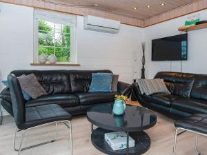 10 person holiday home in Allingåbro-By Traum
