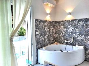 Blue Life, sea-luxury rooms on the beach between Palermo and Cefalu'