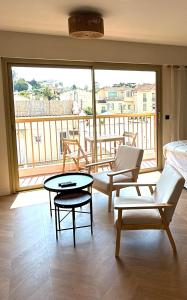 Studio lumineux 5 minutes Croisette et rue Antibes