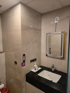 Private Room in Omaxe Hazratganj Lucknow