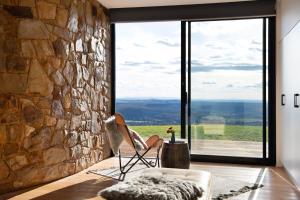 Sky High- iconic ridge-top retreat