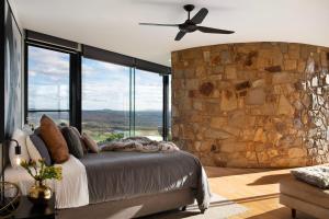 Sky High- iconic ridge-top retreat