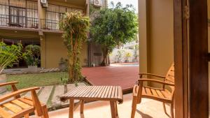 Hotel Waves Negombo
