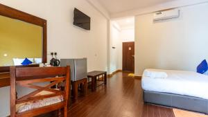 Hotel Waves Negombo