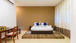 Hotel Waves Negombo