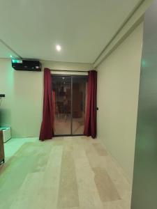 Modern Apartment with Pools & Free Parking