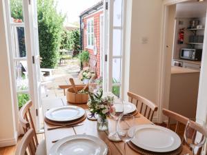 Victoria Cottage 4 East Green