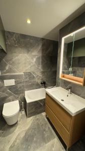 Renovated & cozy apartment