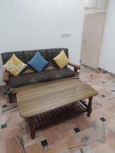 Shri Vrindavan Suites 2 Near ISKCON & Prem Mandir