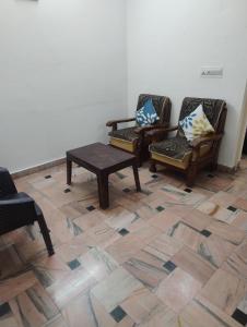 Shri Vrindavan Suites 2 Near ISKCON & Prem Mandir