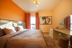 Silk Valley - Prestigious 2BR facing Ferrari world with canal view