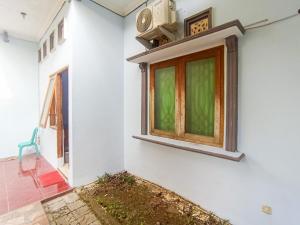 Urbanview Hotel Trisna Srabah