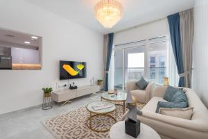 Vogue Vacation Homes, Al Furjan Pearlz by Danube near Ibn Battuta Mall, Three Bedroom plus Kids room Apartment with Balcony and Private pool, Access toAmenities, Walkable to Al Furjan Metro Station