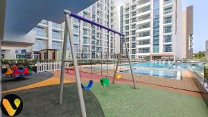 Vogue Vacation Homes, Al Furjan Pearlz by Danube near Ibn Battuta Mall, Three Bedroom plus Kids room Apartment with Balcony and Private pool, Access toAmenities, Walkable to Al Furjan Metro Station