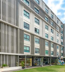 C232 Prime spot Pool Gym Near Beach&Boat Ave