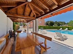Mobile Home in Banjole near the Beach