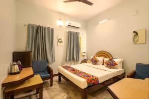FabHotel Santhi Inn - 500 meters from Promenade Beach
