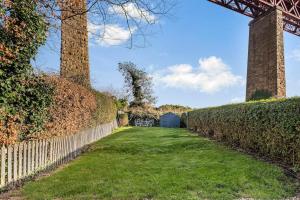 The Old Jail - Iconic Views