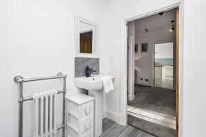 The Old Jail - Iconic Views