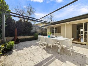 Cape Cottage - Beachside Retreat with Outdoor Bath - 3hvězdičkové hotely ve městě Dunsborough