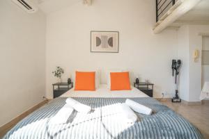 Sur les toits dUzès YourHostHelper