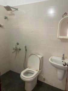 2 Bhk ac apartment near kowdiyar