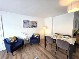 Modern One Bed Flat at Dawe Luxury Suites - An Entire Apartment near Ely Cathedral & Train Station - The Perfect Gateway to Explore Ely, Cambridge, Norfolk & London - Sleeps up to 4