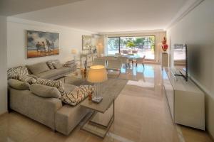 REF 1429 - Cannes Croisette - Sea view apartment for rent