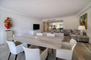 REF 1429 - Cannes Croisette - Sea view apartment for rent