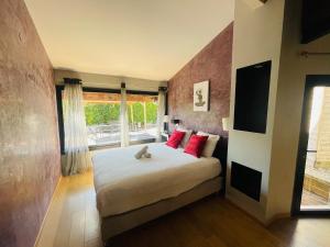 Elegant family villa with pool