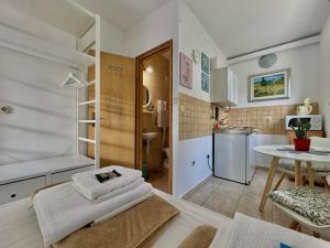 Lovely Studio Malina close to the Beach