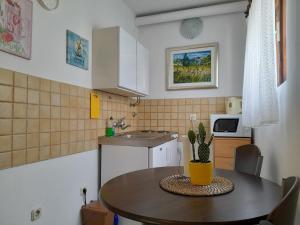 Lovely Studio Malina close to the Beach