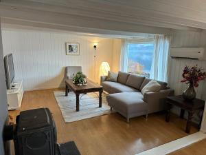 Sauda 4 bedrooms with view of fjord