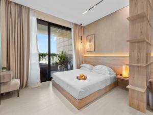 BLVD - Stylish Stay with Private Jacuzzi and Canal View