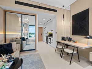 BLVD - Stylish Stay with Private Jacuzzi and Canal View