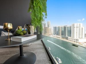 BLVD - Stylish Stay with Private Jacuzzi and Canal View