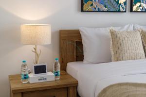 Coastal Escape with Private Pool, Breathtaking Sea And Mountain Views, Near Al Aqah Beach - Al Dana Island, Fujairah by Deluxe Holiday Homes