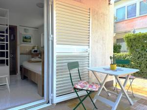 Lovely Studio Malina close to the Beach