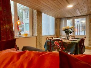 Iconic Lyon Duplex Canut Soul, Croix-Rousse Steps from Metro