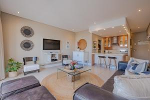 Hermanus Marine Square spacious 1 bedroom- central & close to sea