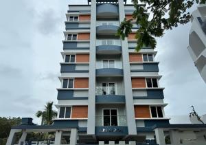 Elegant 3BHK Fully Furnished and Equipped Apt near Hitec City by EVARA SUITES