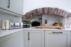 Charming 3-Bed Cottage by the River Usk