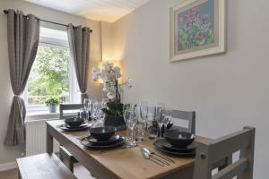 Charming 3-Bed Cottage by the River Usk