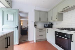 Charming 3-Bed Cottage by the River Usk