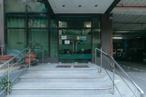 Urban Travellers Hotel by RedDoorz