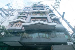 Urban Travellers Hotel by RedDoorz