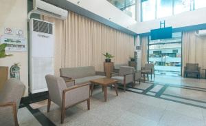 Urban Travellers Hotel by RedDoorz