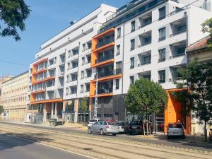 Karzo Property LU 208 Free Garage