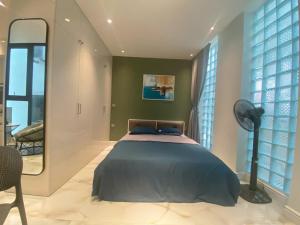 Modern airy apartment in Ba Dinh