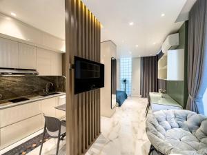 Modern airy apartment in Ba Dinh